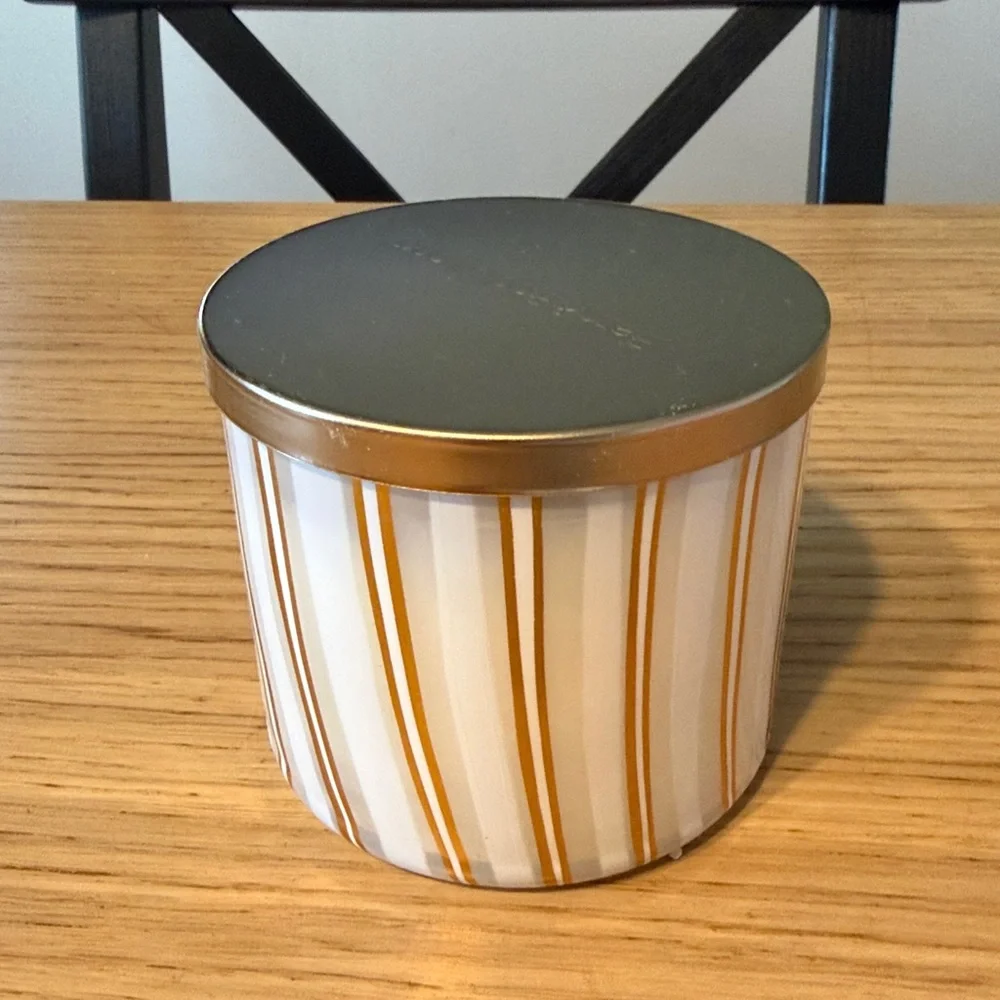 Bath & Body Works 3 Wick Candle. Merry Maple Bourbon.
